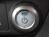 【プッシュスタート】キーが車内にあれば、エンジンの始動・停止はブレーキを踏んでスイッチを押すだけ!キーを取り出す手間を省き、ワンプッシュで操作するので簡単でスムーズ!