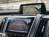 後方の状況が画面に確認できるため、駐車や車庫入れがより安全に行えます。狭い場所でも安心して操作できる頼もしい機能です。