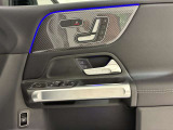 【メモリー付きパワーシート】3名までのシートポジションを記憶できるパワーシート!運転席のみ、ドアミラー・ステアリング位置も記憶可能です。高速道路などでの、運転交代時などに便利な機能です☆