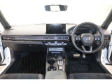 操作性に優れた運転席となります!小物入れや各ボタンの配置にこだわり、使いやすいです!座り心地もよく視認性も良好なのでロングドライブもお任せ下さい!