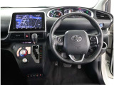 高いホールド性で運転姿勢が安定します。長距離ドライブでも疲れにくいのが魅力です。快適なドライビングライフをお送りください♪