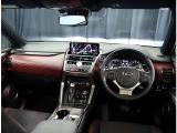 デザインもよく、居心地のよい運転席ですね。分かりやすいスイッチ類ですから操作もしやすく運転をサポートします。