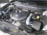 エンジンルームです。納車前整備付となりますので、エンジンオイルやオイルフィルターなど交換してからのお渡しです。