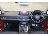 操作性に優れた運転席となります!小物入れや各ボタンの配置にこだわり、使いやすいです!座り心地もよく視認性も良好なのでロングドライブもお任せ下さい!