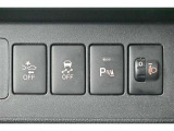 予防安全機能「スマートアシスト」を装備しています。安全機能の詳細は販売店スタッフまでおたずねください。機能を過信せず、必ずご自身で安全運転を行ってください。