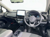 運転席まわりです。 各操作スイッチは使いやすい位置に配置されてます。