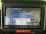 停車中にテレビや映像を楽しめます。長距離移動の休憩時などに、リラックスした時間を過ごせる便利な機能です。