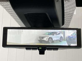 【インテリジェント ルームミラー】車両後方のカメラ映像をミラー面に映し出すので、車内の状況や、天候などに影響されずいつでもクリアな後方視界が得られます!