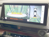 【マルチテレインモニター】車のフロントやサイドのカメラ画像を同時にモニター表示することで、悪路や狭い道を走行時でも周囲の状況確認ができ安心!本格SUVにうれしい装備です♪