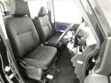 高いホールド性で運転姿勢が安定します。長距離ドライブでも疲れにくいのが魅力です。快適なドライビングライフをお送りください♪