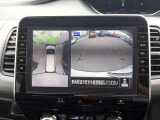 車を空から見たような映像が映る、アラウンドビューモニターで車両周辺の安全確認も一目でできます!小さなお子様や障害物も確認できるので、運転のし易さだけではなく事故防止にも役立ちます♪