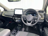 運転席まわりです。 各操作スイッチは使いやすい位置に配置されてます。