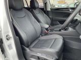 メーカーオプションのフルレザーシートパッケージです。運転席および助手席にはシートヒーターおよびシートに涼しい風を送るシートベンチレーターも装備、1年を通して常に快適な環境を提供するアイテムです。