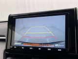 バックモニター付なので後退時に後方が見えるので安心。 車は構造上、死角がたくさんなので万が一を考えると必須ですね。 あくまで補助の為の装備、バックは目視で確認する事が重要ですよ。