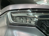 LEDヘッドライトは、点灯の瞬間から最大光量を発揮し、突然暗くなるトンネルなどでの安定感を高めます。