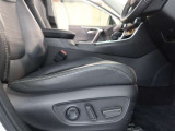 パワーシート搭載。微妙な調整が手軽にでき、ピッタリなポジションで運転することが可能です。