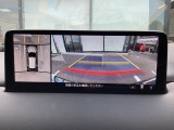 狭い場所での駐車やすれ違いなどでより的確な運転操作に役立つ360&deg;ビューモニターが装備されています。