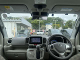 視界広々で運転しやすいインパネ