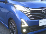 ハロゲンヘッドランプの約2倍の光量でより明るく照らし、消費電力が少なく済む、LEDヘッドランプとフォグランプ!夜間走行時の視認性を高め、とても安心です♪