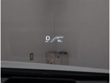 夜間走行でも安心のLEDへッッドライト搭載車です。とても明るく白い光で照らします。この装備も人気のアイテムですね