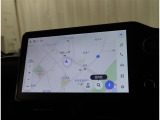 スマホをクルマとつなぐだけで、おなじみのアプリをディスプレイオーディオ上で気軽に使えるようになります。スマホと同じ感覚の画面タッチ操作はもちろん、ハンズフリー通話や各種機能を音声操作出来ます(^^)/