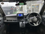 【運転席・インパネまわり】ハンドル・シート・フロアーなど隅々までプロによるクリーニング済み☆彡キレイな車内でドライブが一層快適にお楽しみいただけます!!