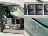 品質へのこだわり!フロアマットやシートなど車内をキレイに清掃し、ニオイや汚れなどを徹底的にクリーニングしてもらっております。室内はピカピカです☆