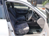運転に必要なスイッチ類がまとまっており、扱いやすい配置です。