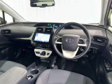 運転席まわりです。 各操作スイッチは使いやすい位置に配置されてます。