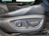 パワーシート搭載。微妙な調整が手軽にでき、ピッタリの最適なポジションで運転することが可能です。