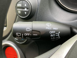 雨天時でもクリアな視界を確保できるワイパーレバーです。運転状況に合わせて、様々な設定が可能です。