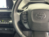 運転中、オーディオの操作をしてて、ハッとしたことはありませんか?ステアリングスイッチは、運転中でもハンドルでオーディオの操作が可能です。安全なドライブをサポートします。