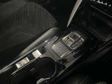 シフトレバーも操作性良く出来ています。運転しながらドライブモードを切り替え可能です。