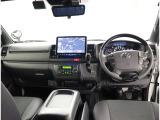 オシャレなインテリアで運転する気分も盛り上がりますよね^^