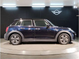 ☆MINIの車の始まりは大人四人がギリギリ乗れるコンパクトな車です!!今となっては3ナンバーですが、もともとは5ナンバーの車でした!!