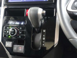 ストレート式のシフトレバーを採用しております♪シンプルなので、誰でも使いやすいですネ☆