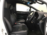 高いホールド性で運転姿勢が安定します。長距離ドライブでも疲れにくいのが魅力です。快適なドライビングライフをお送りください♪