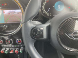 インテリアに合わせたデザインのステアリングは、握りやすく運転しやすい形状、大きさです。是非一度、実際に触ってお確かめください♪