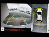 パノラミックビューモニター付きです。車両を上から見たような映像をディスプレイオーディオ画面に表示、運転席からの目線だけでは見にくい、車両周辺の状況をリアルタイムでしっかり確認できます。