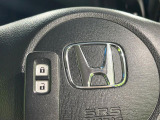 【Hondaスマートキー】カバンやポケットに入れたままでもドアの施錠・解錠が可能なスマートキーを装備。エンジンのオン・オフ時もカギを取り出す必要が無いからとっても便利です♪