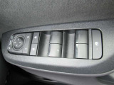 パワーウインドはオールオート機構が付いておりますので、全開・全閉操作が楽にでき便利です。