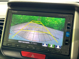 【バックカメラ】駐車時に後方がリアルタイム映像で確認できます。大型商業施設や立体駐車場での駐車時や、夜間のバック時に大活躍!運転スキルに関わらず、今や必須となった装備のひとつです!