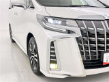 フォグランプ装着車です。暗い夜道の車両前方を明るく照らします