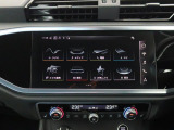 スマートフォンとAudiをUSBケーブルを介し接続。AppleのCarPlayやAndroid Autoのアプリを通じて、スマートフォンのコンテンツをMMIディスプレイに表示します。