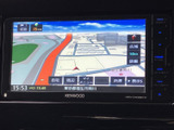 鮮明な地図表示で、見やすく分かりやすいナビゲーションを実現。渋滞情報も確認できるので、スムーズな移動が可能です。