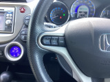 ステアリング左手側はオーディオ関連の操作スイッチです。視線を逸らすことなく運転に集中できます