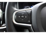 左側のステアリングスイッチは、ワンタッチで全車速ACCの設定が可能です。