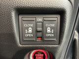 左右両側パワースライドドアが付いています。ワンタッチで簡単にお子様でも、お年寄りの方でも、開閉できますからとても便利です。キーレスや車内スイッチでも自動でドアの開閉ができます。