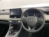 運転席まわりです。 各操作スイッチは使いやすい位置に配置されてます。