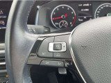 ACC(アダプティブクルーズコントロール)」による前走車との車間距離を保った自動加減速が働きます。